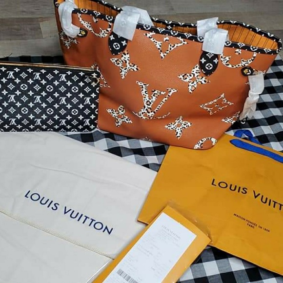 Medium Handbag - Picture 2 of 3